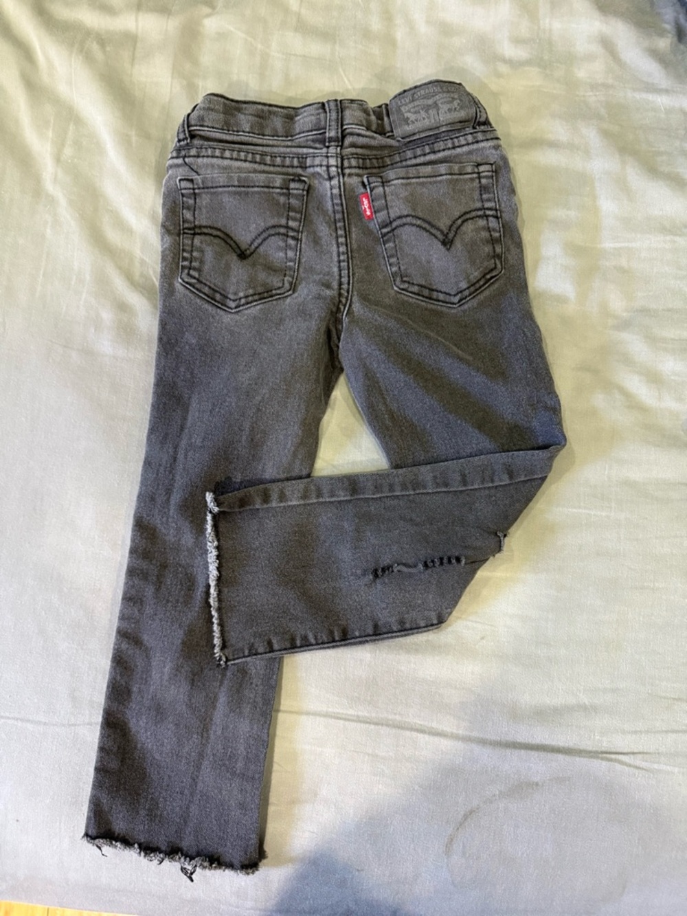 Levi's kids Charcoal Skinny Jeans with Frayed Hem size 4/5t
